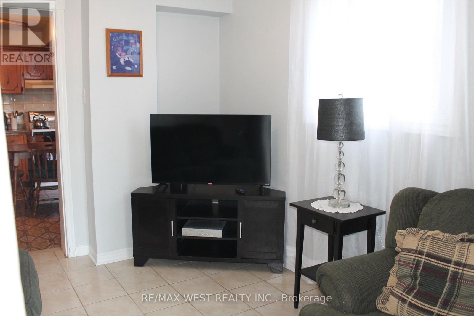 11A WOODCROFT CRESCENT
