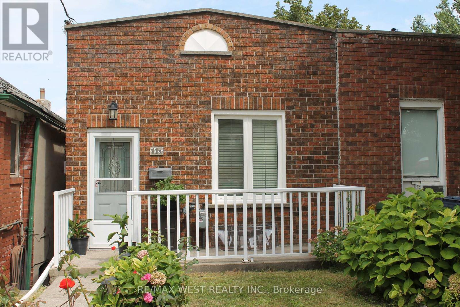 11A WOODCROFT CRESCENT