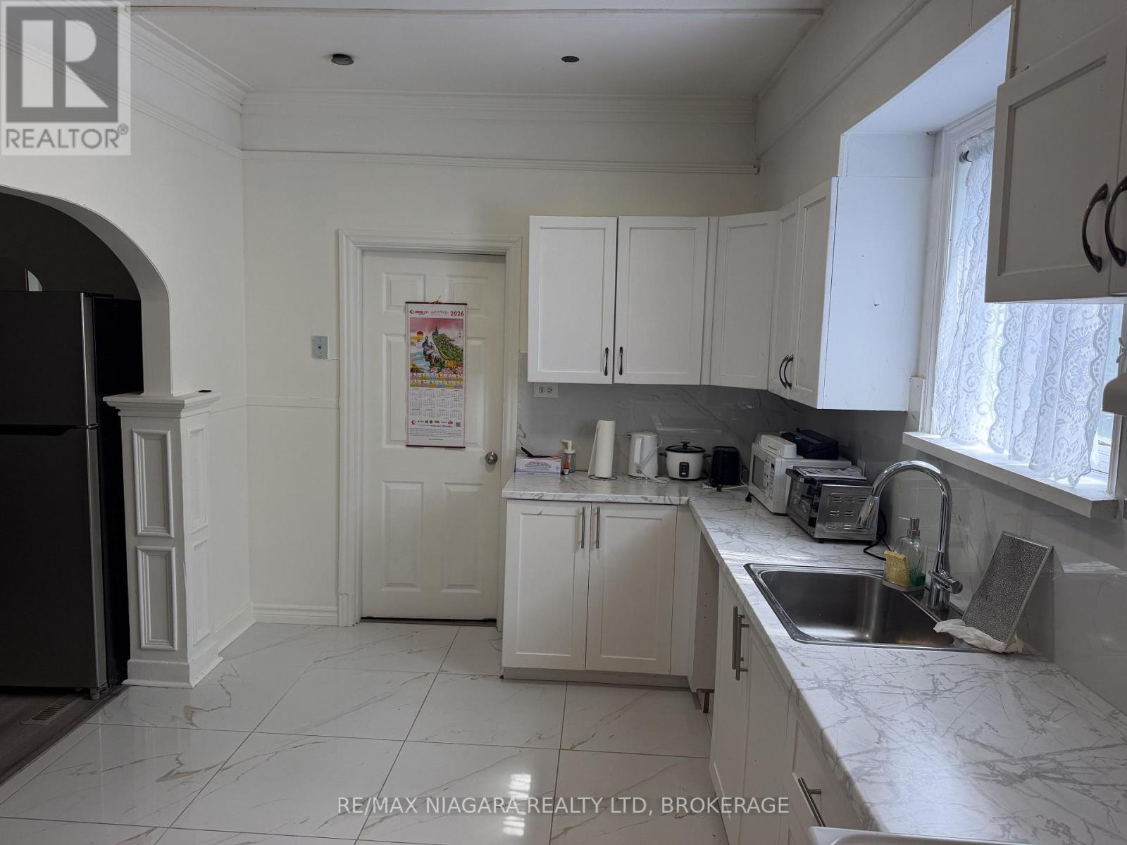 1 - 272 MITCHELL STREET