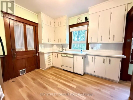 7 Pavillion St, Markham (Unionville), ON 2