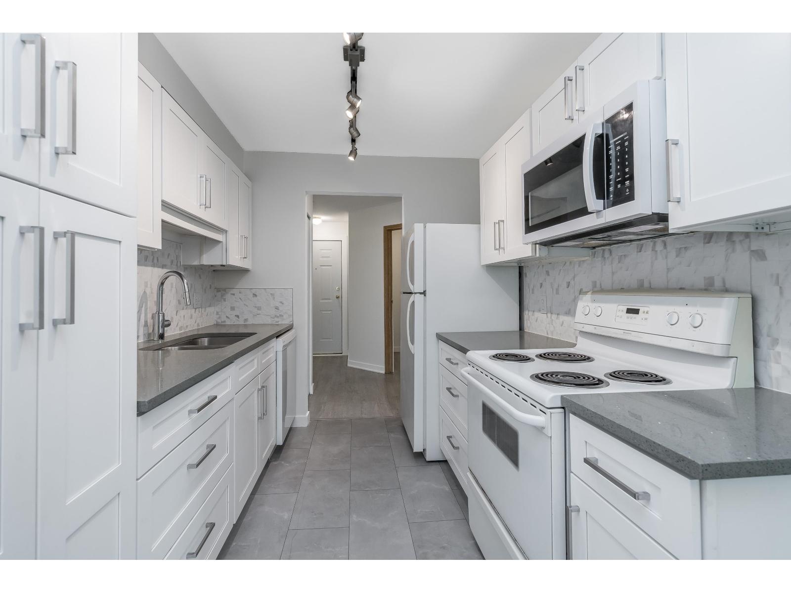 215 7694 EVANS ROAD, Sardis West Vedder