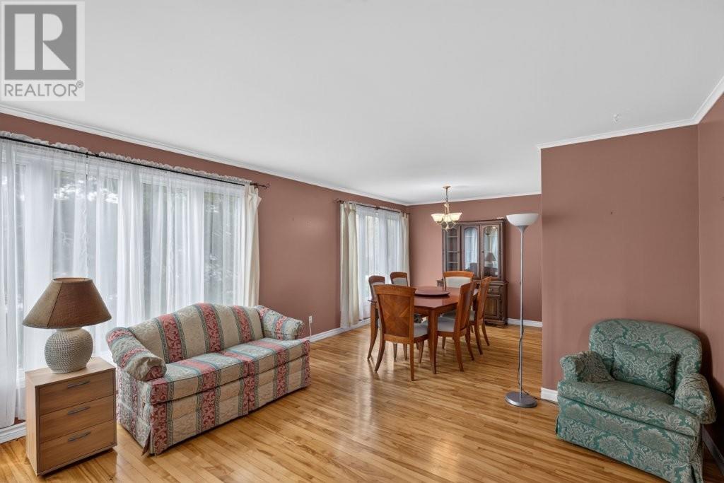 79 Fox Avenue