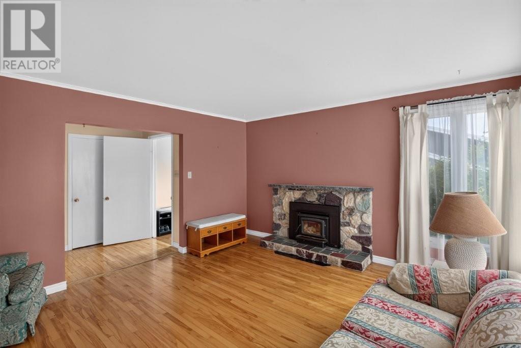 79 Fox Avenue