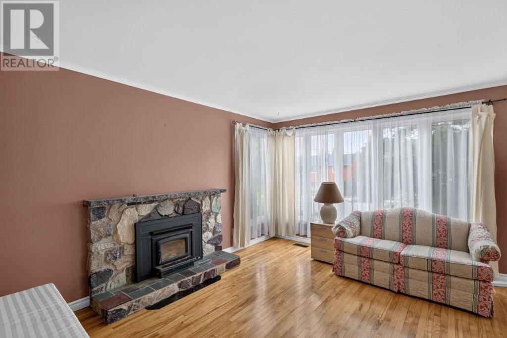 79 Fox Avenue