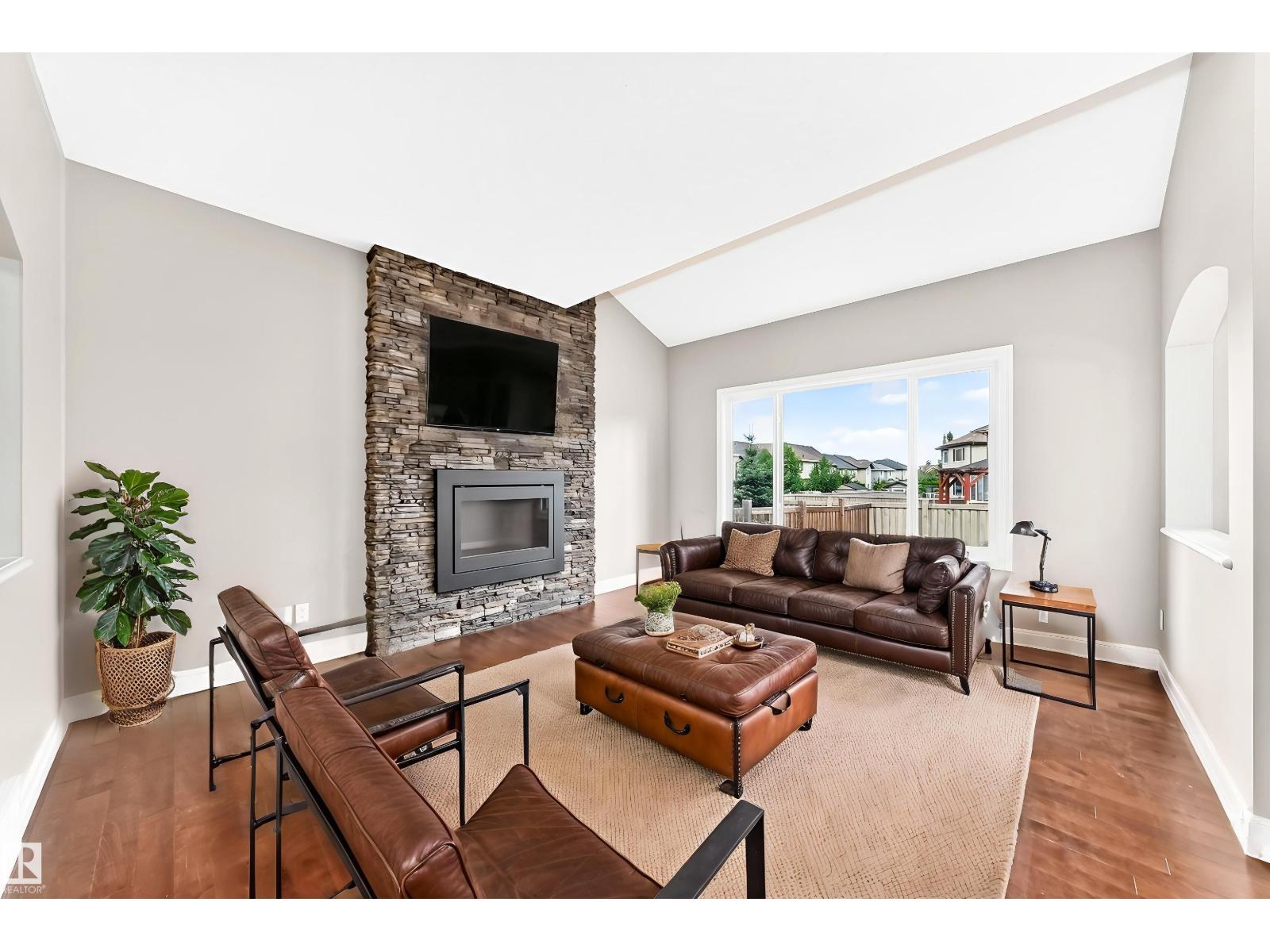 4212 CHARLES CL SW