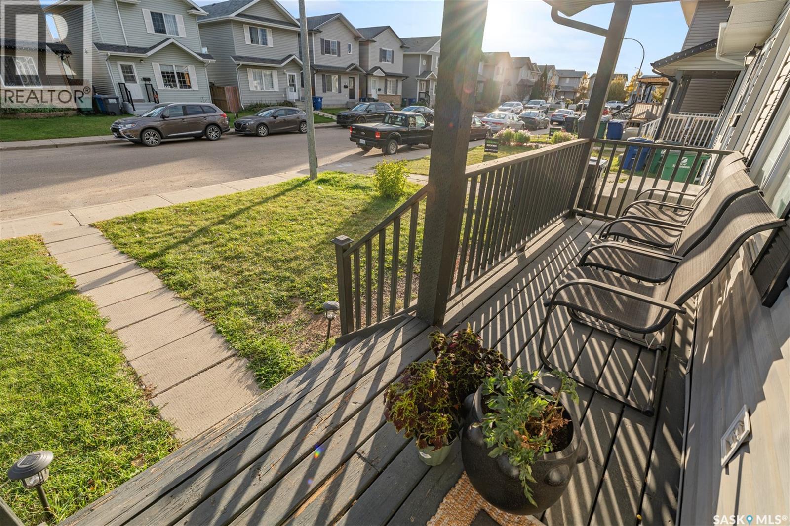 447 Blakeney CRESCENT