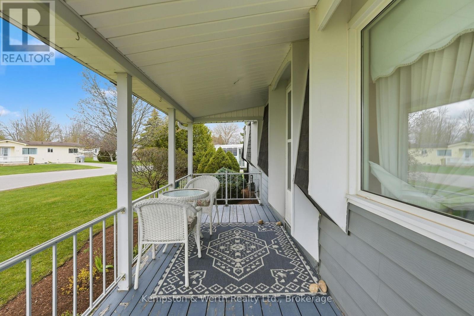 33 FAIRVIEW CRESCENT