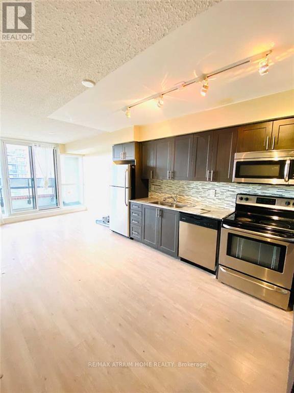 1818 - 800 LAWRENCE AVENUE W