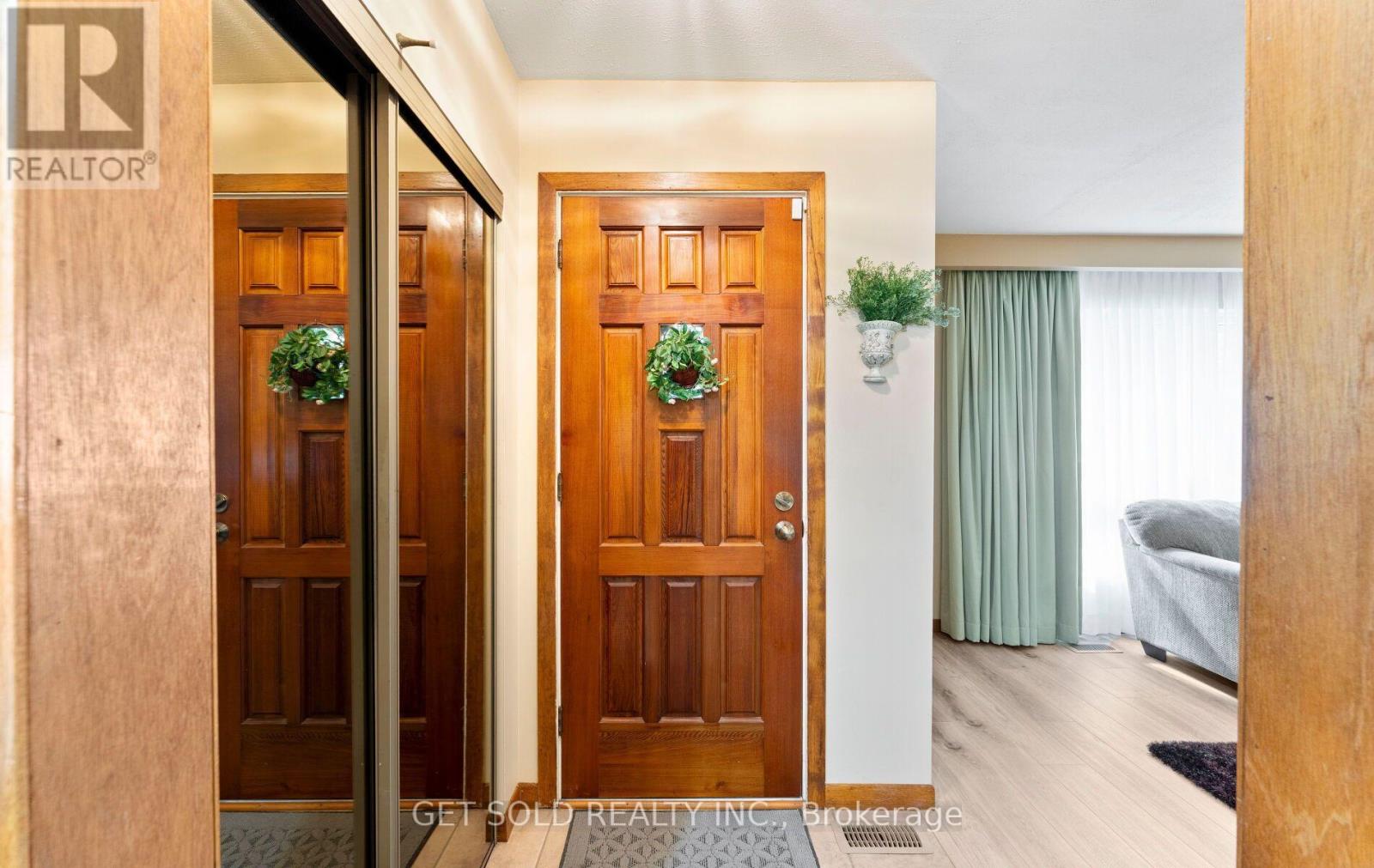 22 ALMAYO CRESCENT