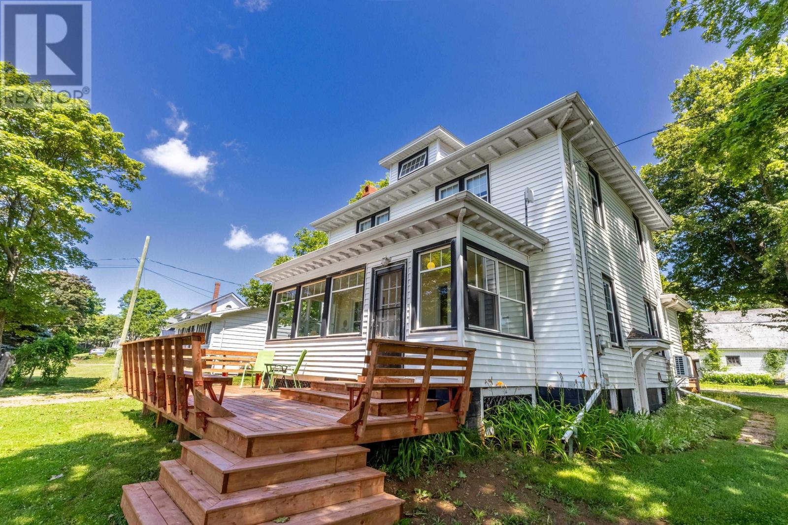 31 BREAKWATER Street - Photo 2
