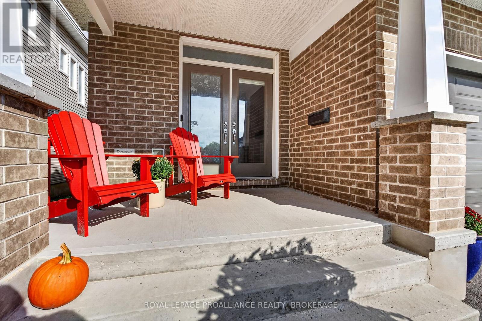 1118 ESCALA CRESCENT