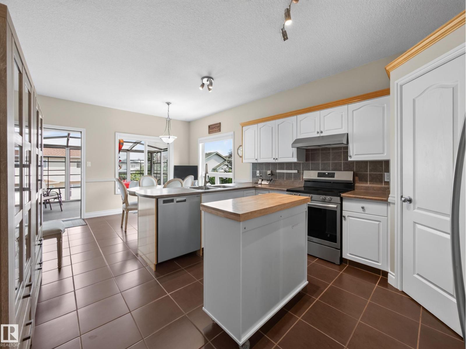 148 FORREST DR