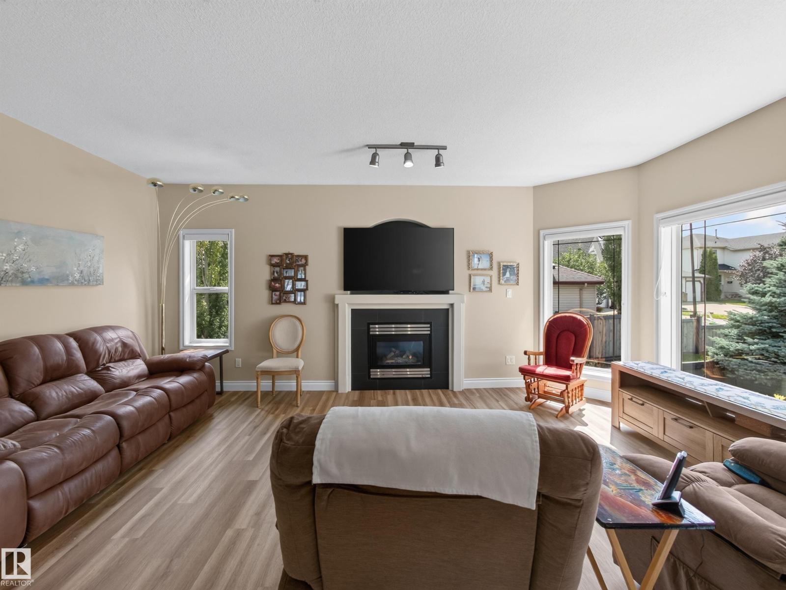 148 FORREST DR
