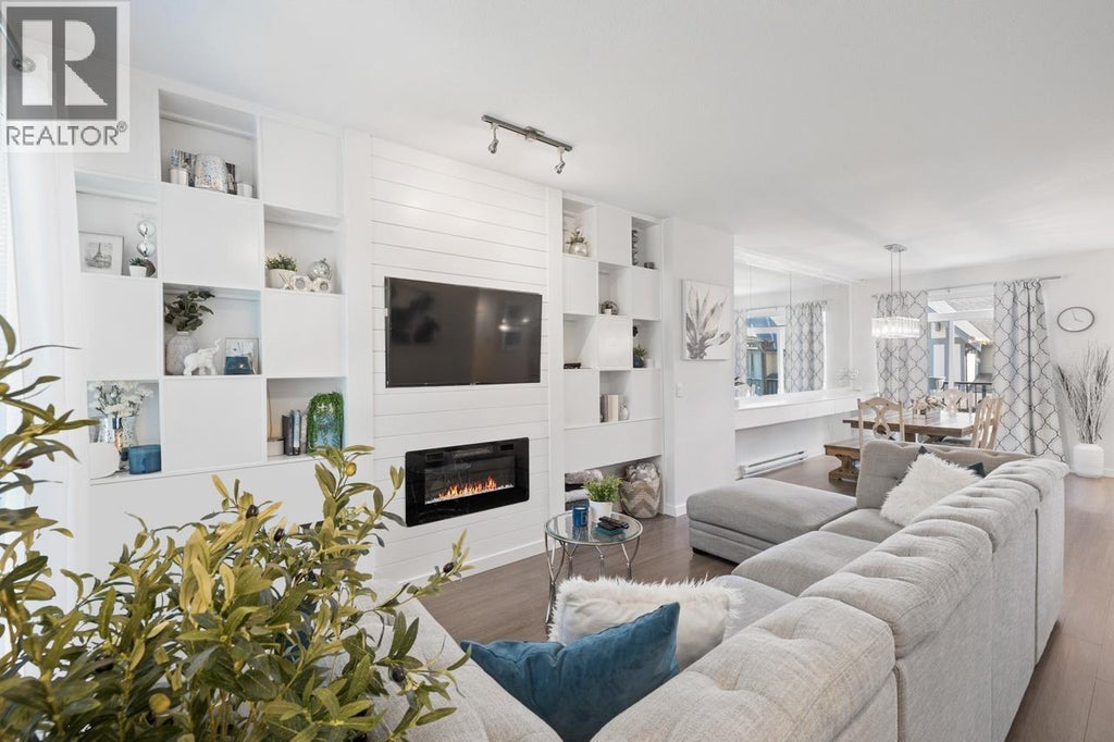 149 3500 BURKE VILLAGE PROMENADE