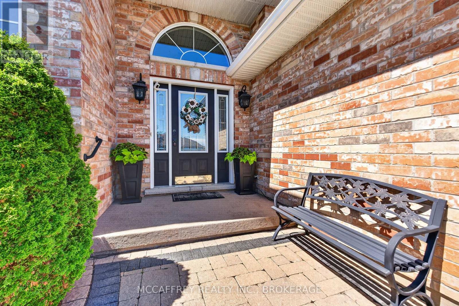 9 HARTWOOD CRESCENT
