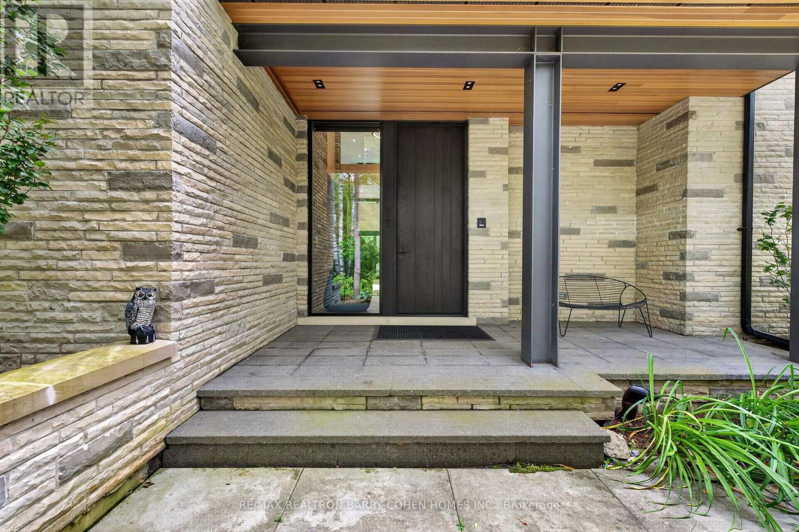 10 TRAILWOOD CRESCENT