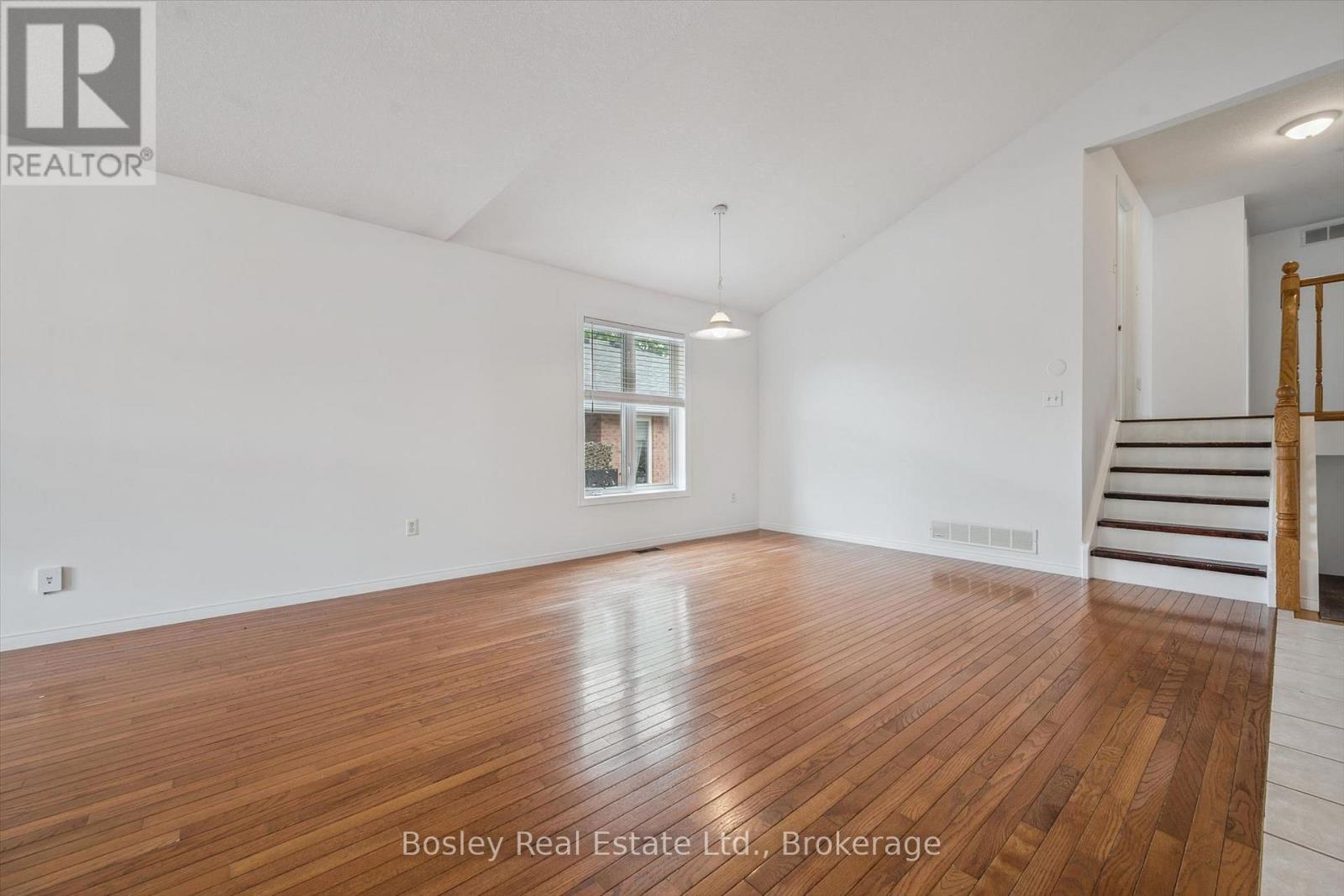 4 HAYWARD CRESCENT