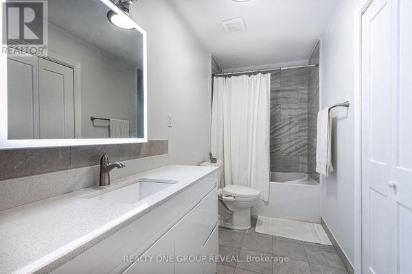 524 Simcoe St S, Oshawa (Central), ON 5