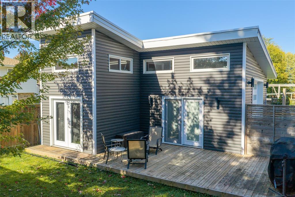 477 TREEWOOD CRESCENT