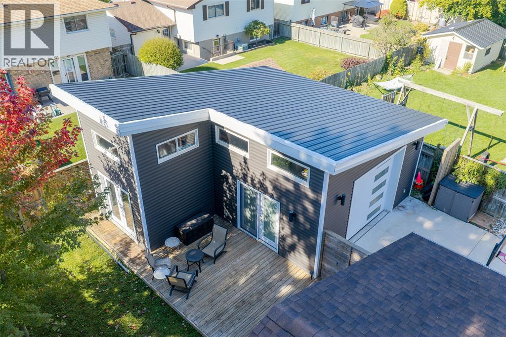 477 TREEWOOD CRESCENT