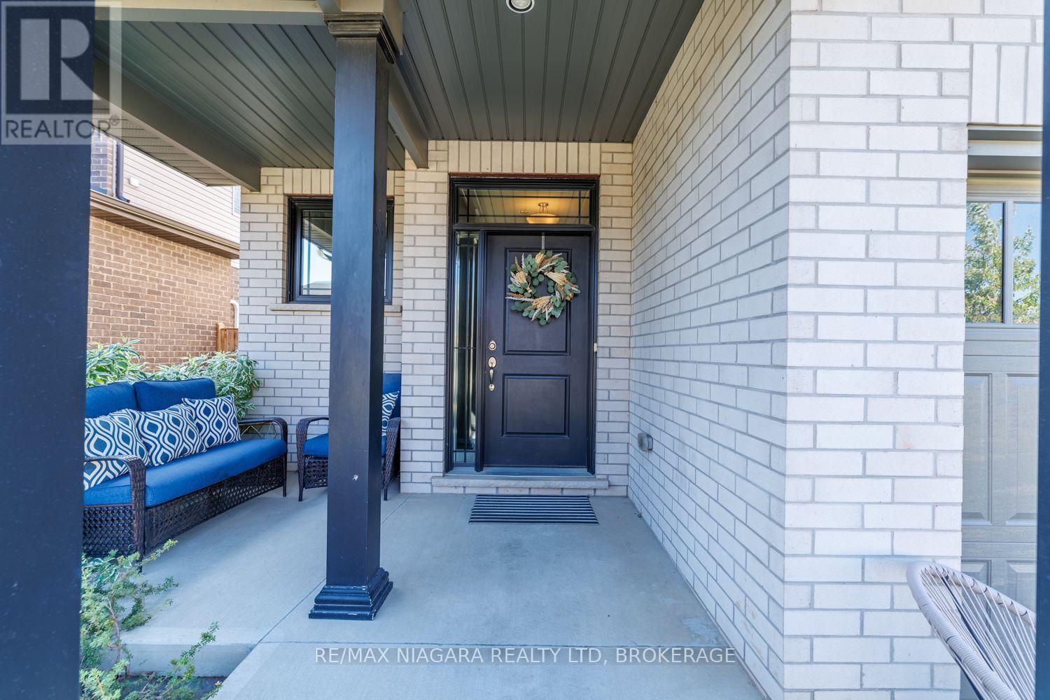 6 BERGENSTEIN CRESCENT