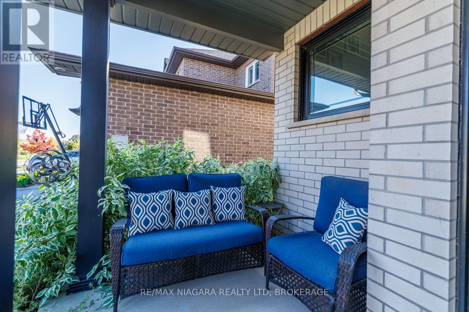 6 BERGENSTEIN CRESCENT