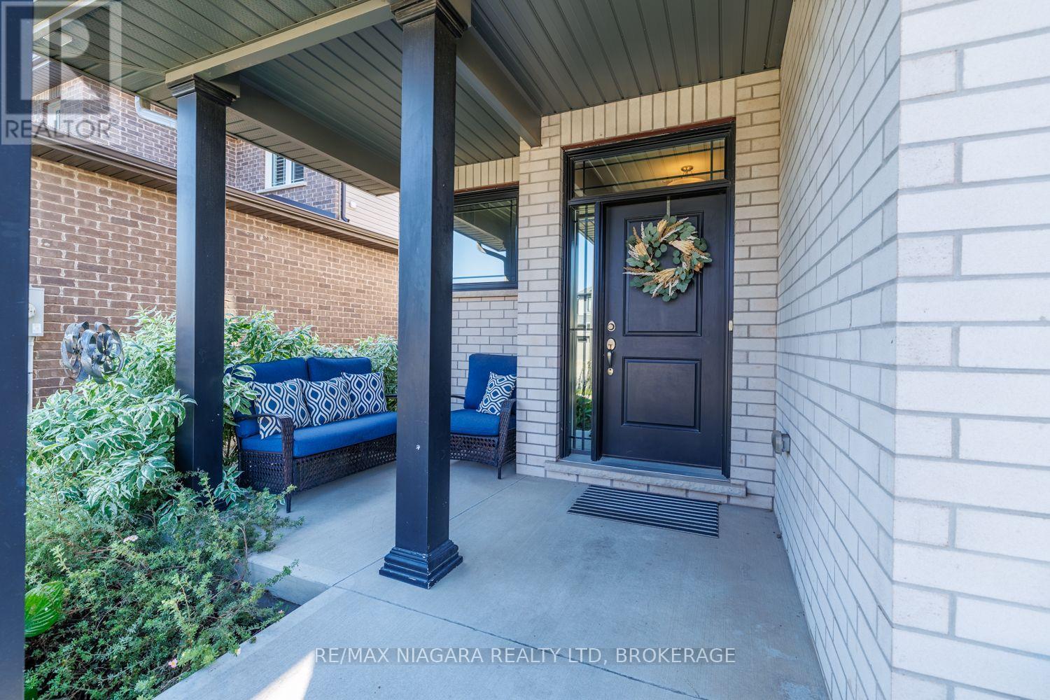 6 BERGENSTEIN CRESCENT