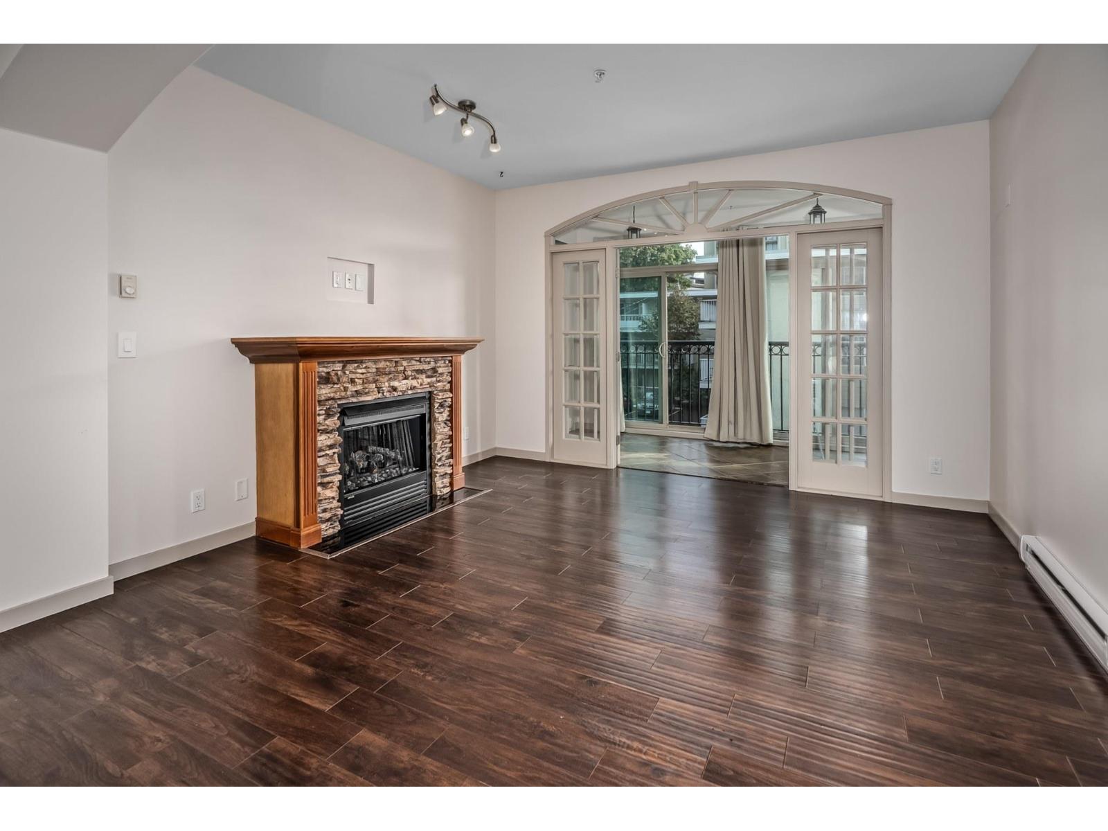 207 33485 SOUTH FRASER WAY