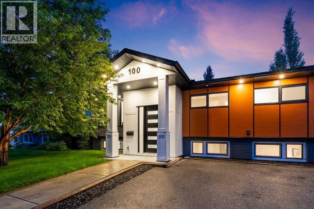 100 Lake Crimson Close SE