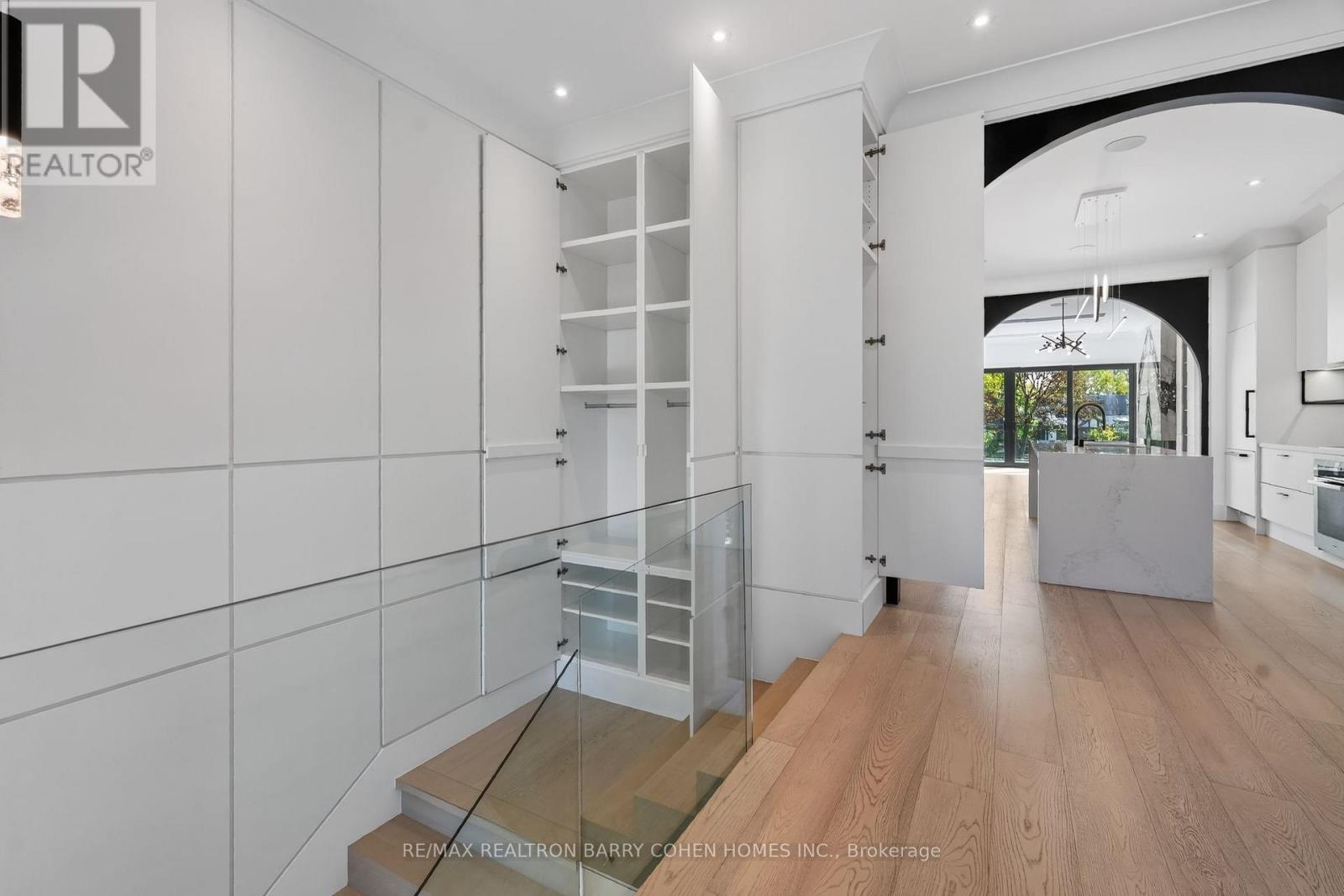 119 GLENGROVE AVENUE W