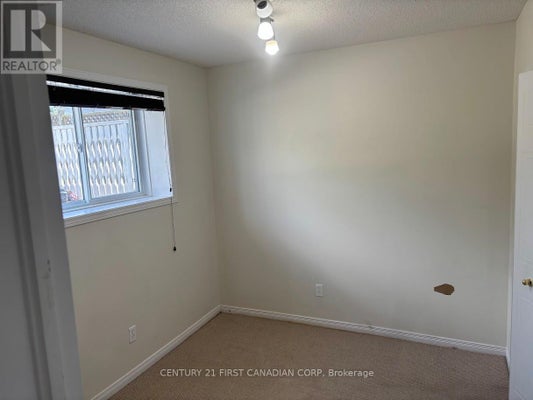 86 Loggers Grove, London East (East P), ON 3