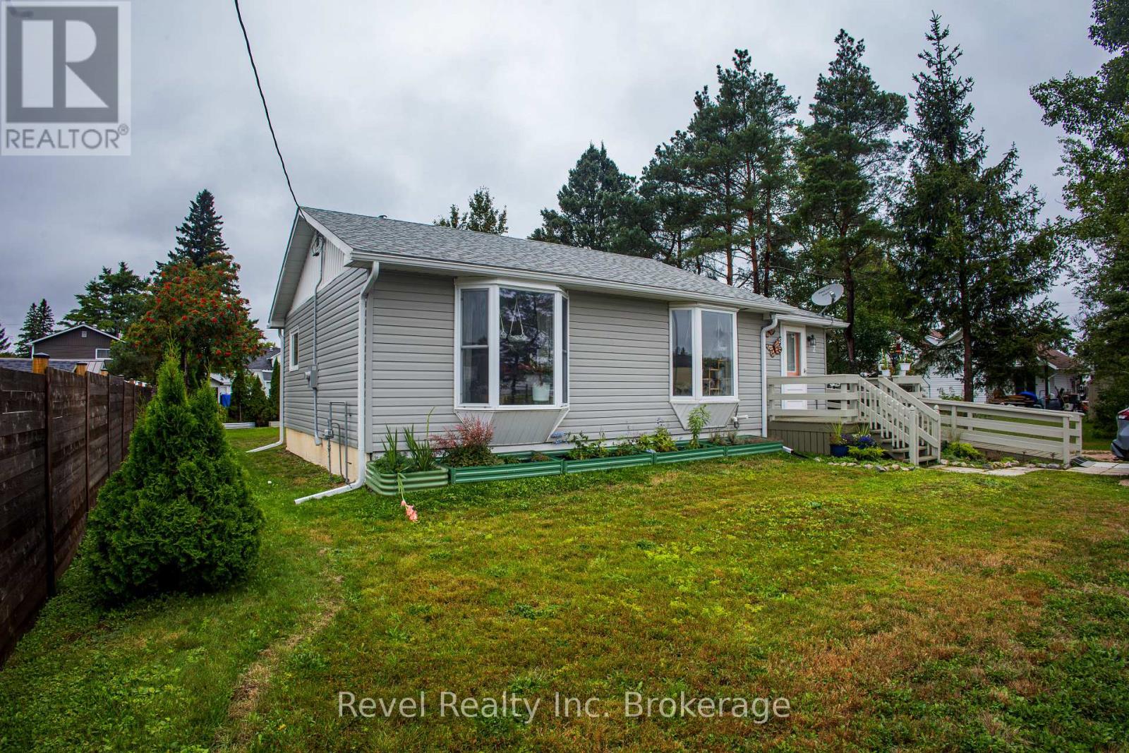 2 LINCOLN AVENUE
