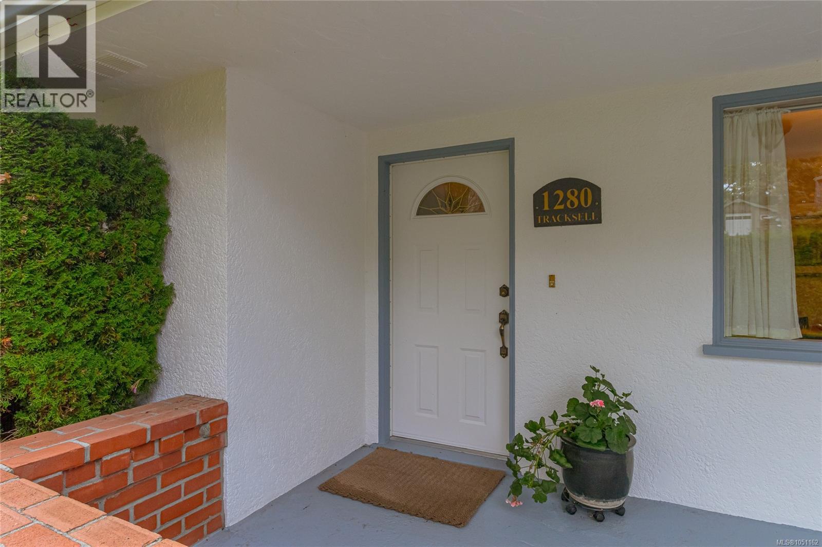 1280 Tracksell Ave