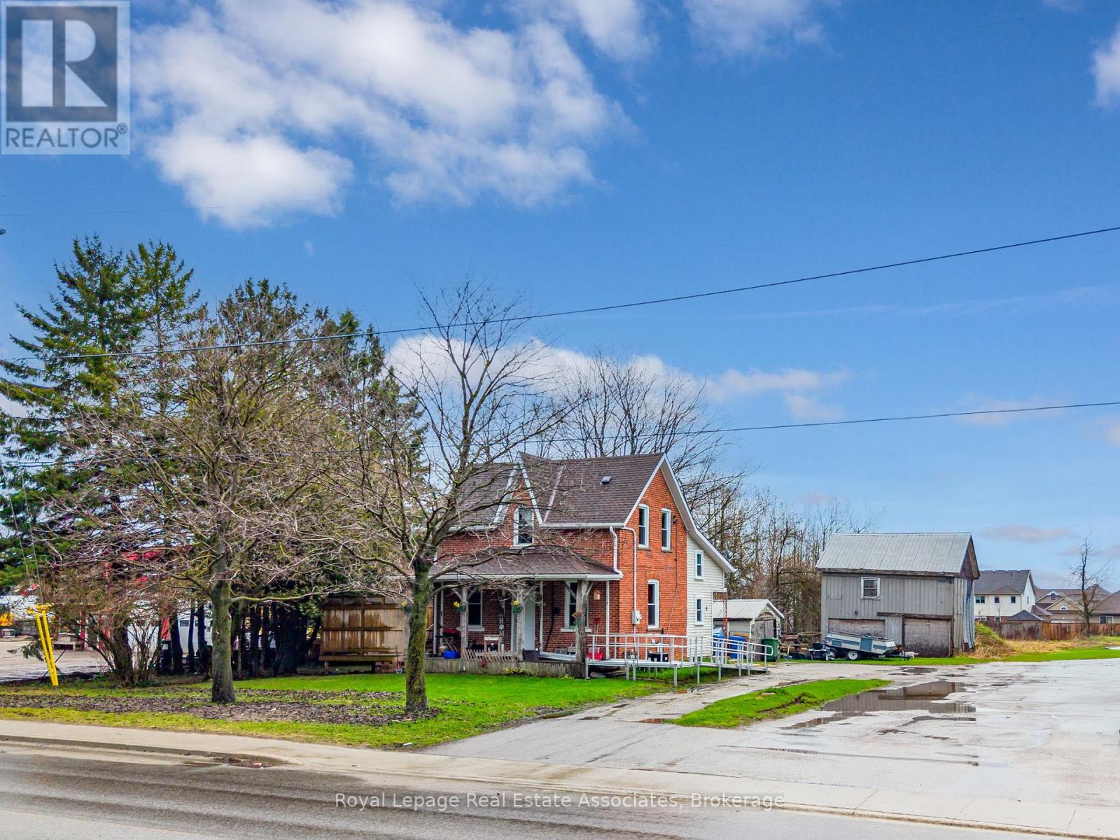 557 MAIN STREET E