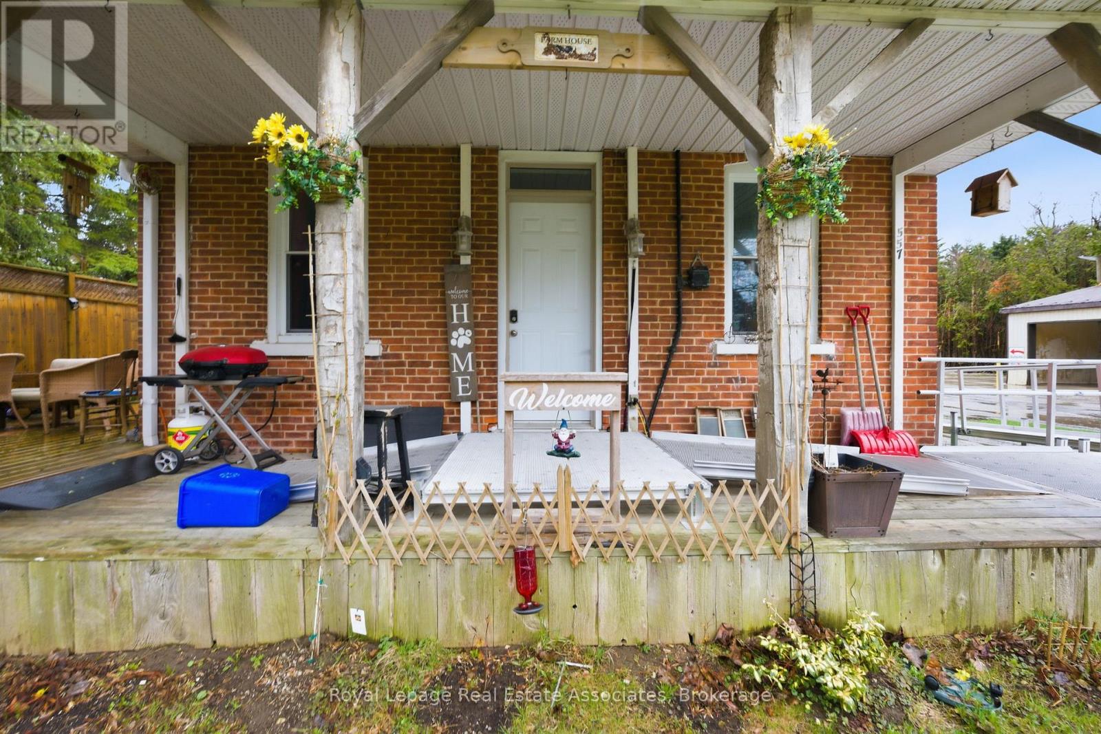 557 MAIN STREET E