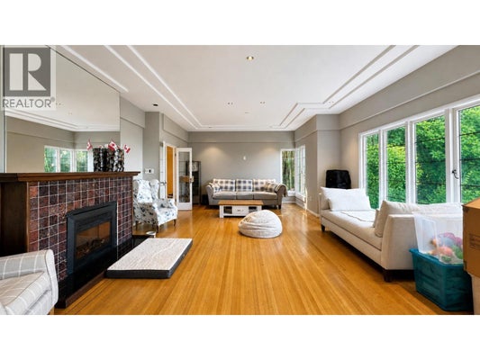 4468 Stone Cres, West Vancouver, BC 3