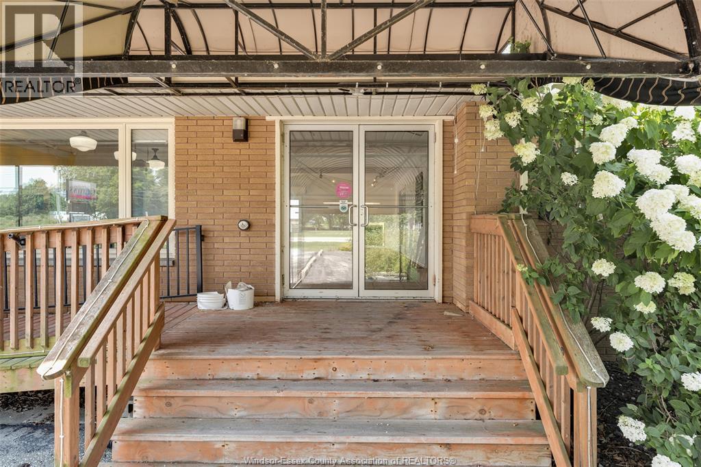 585 SEACLIFF DRIVE