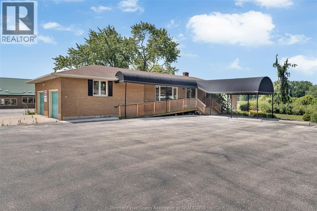 585 SEACLIFF DRIVE
