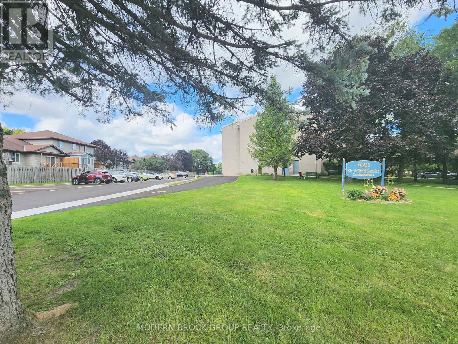 318 - 820 LAURIER BOULEVARD