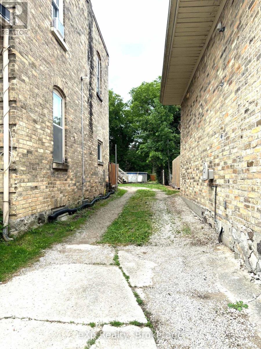 8 MAIN STREET S