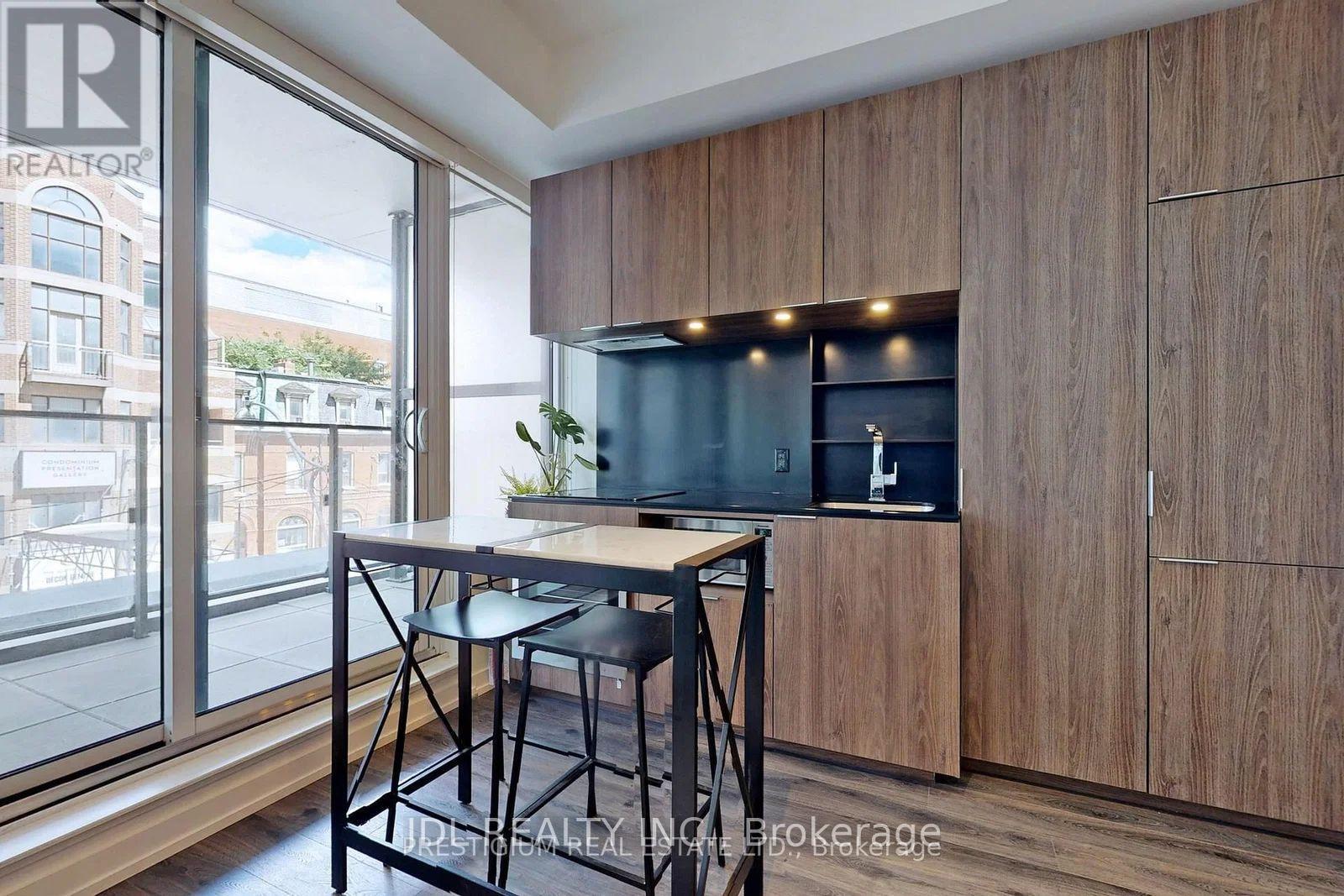 207 - 77 SHUTER STREET