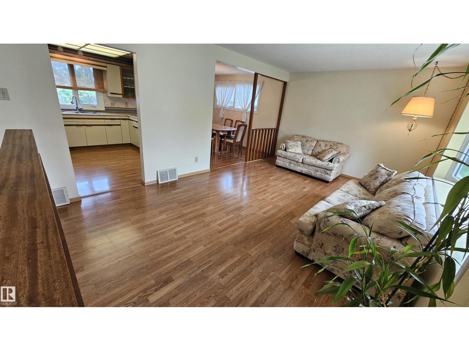 13439 114 ST NW