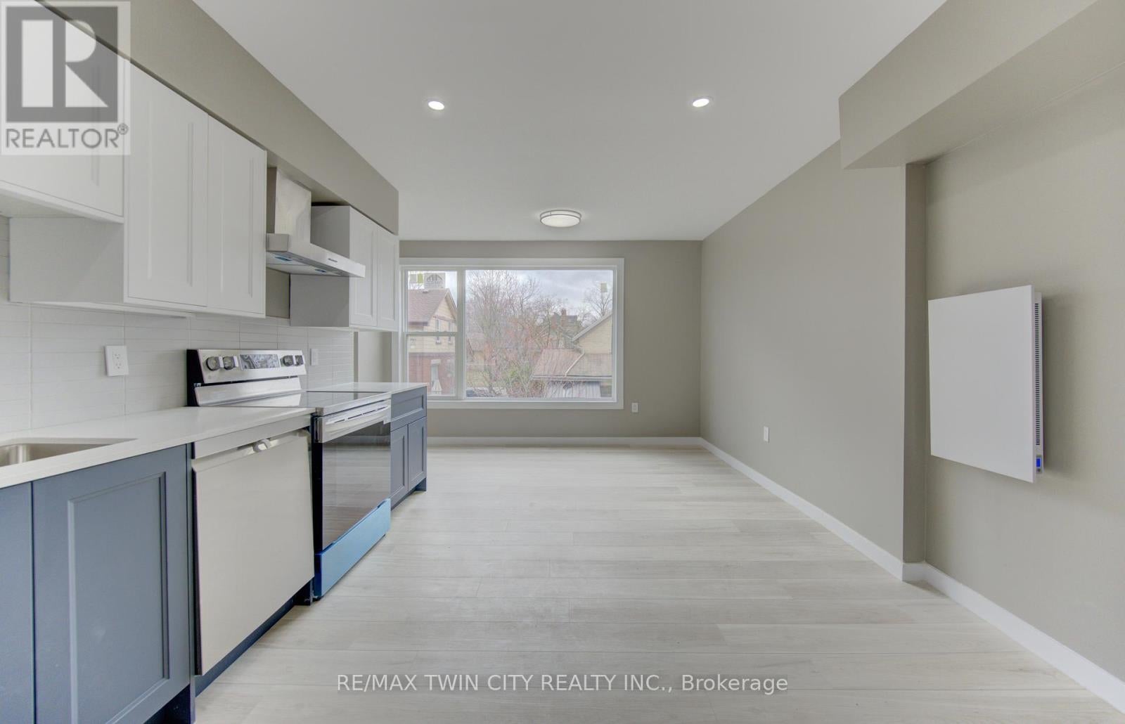 67 LOUISA STREET W