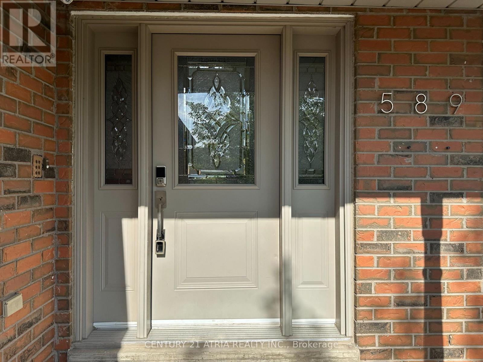 589 VILLAGE PARKWAY