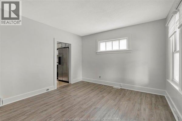 844 Ellrose Ave, Windsor, ON 5
