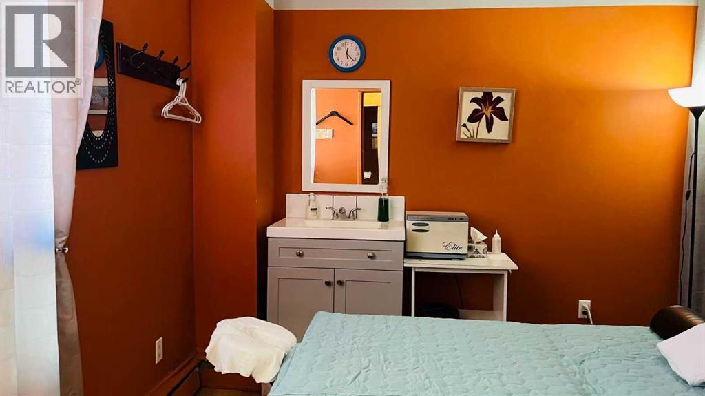Suite B, 630 17 Avenue
