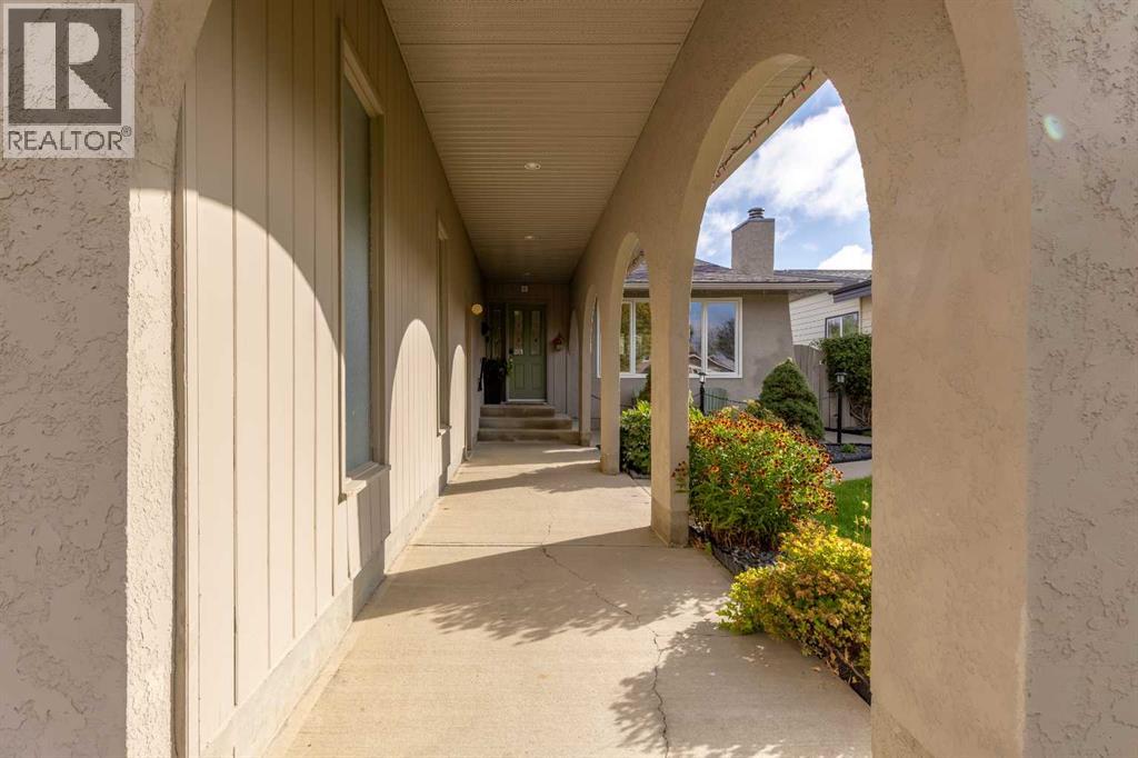 10 Seneca Place W