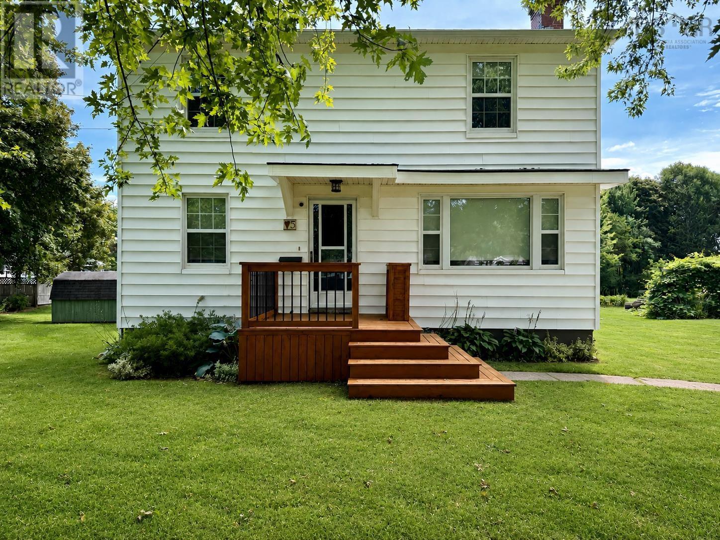 5 Elmwood Drive