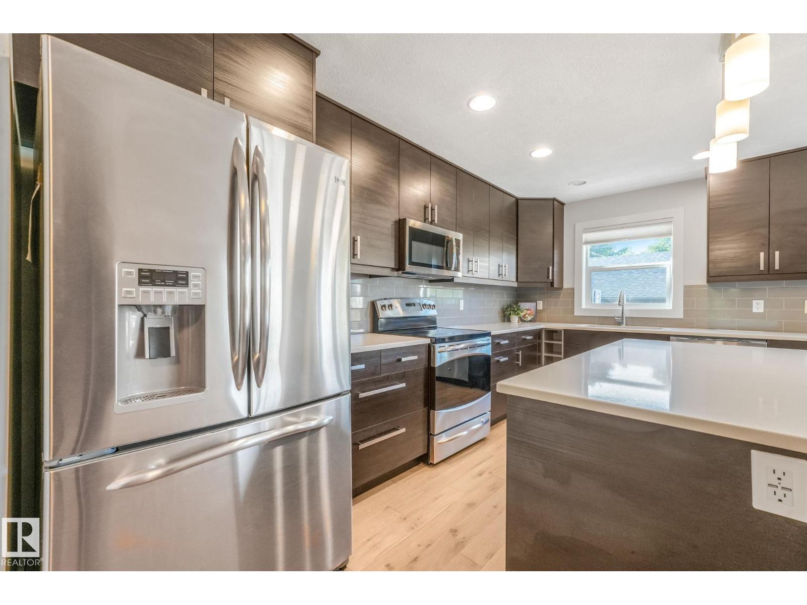 10433 70 AV NW