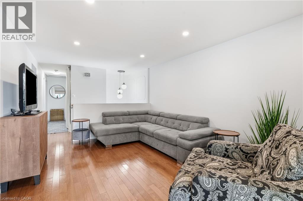 3 GLENGROVE Avenue